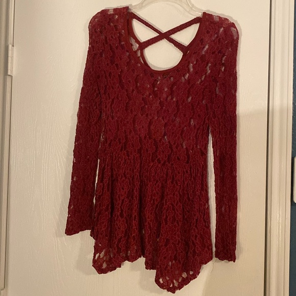 BKE Boutique size medium red floral mesh long sleeve top - Picture 1 of 7